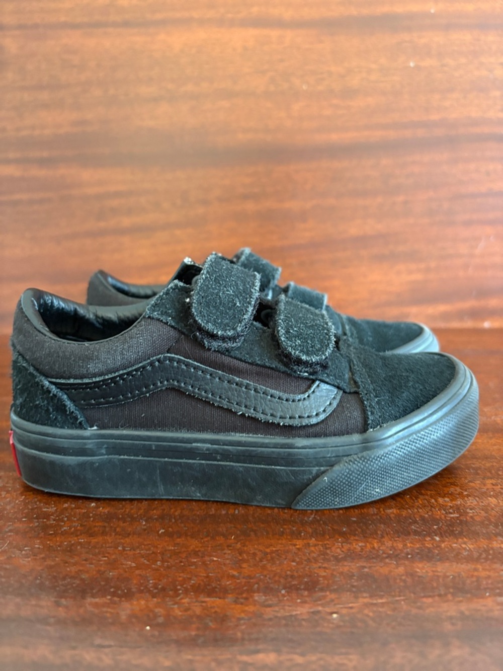 Vans Kids Black Velcro Skate-Style Sneakers (10.5)